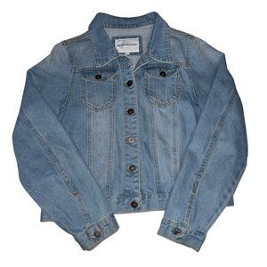 Denim jacket Women’s button up light denim wash